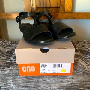 Women’s Born Ono black sandals, size 7. Gently worn